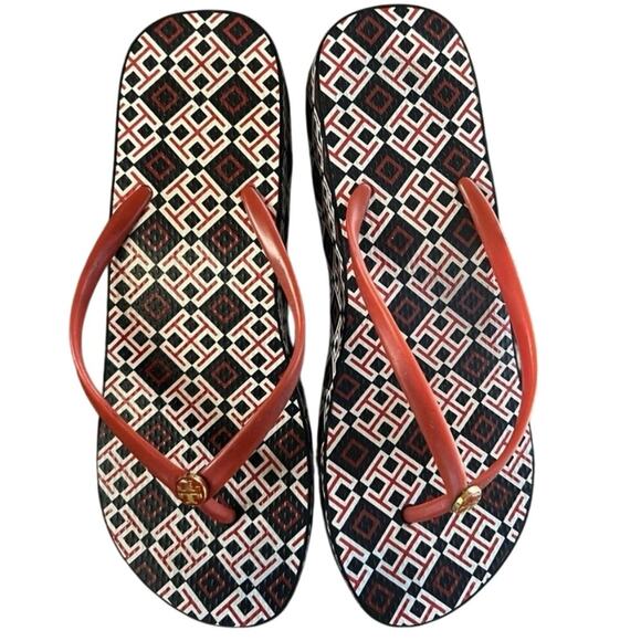 Tory Burch Thandie Wedge Flip-Flops, brand's geometric logo print. Size 9.5 - Picture 2 of 8